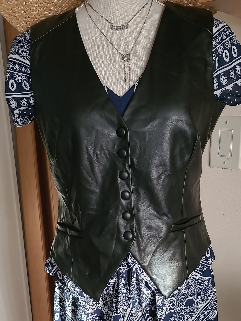 Elan Black Faux Leather No Button Front Vest Size M